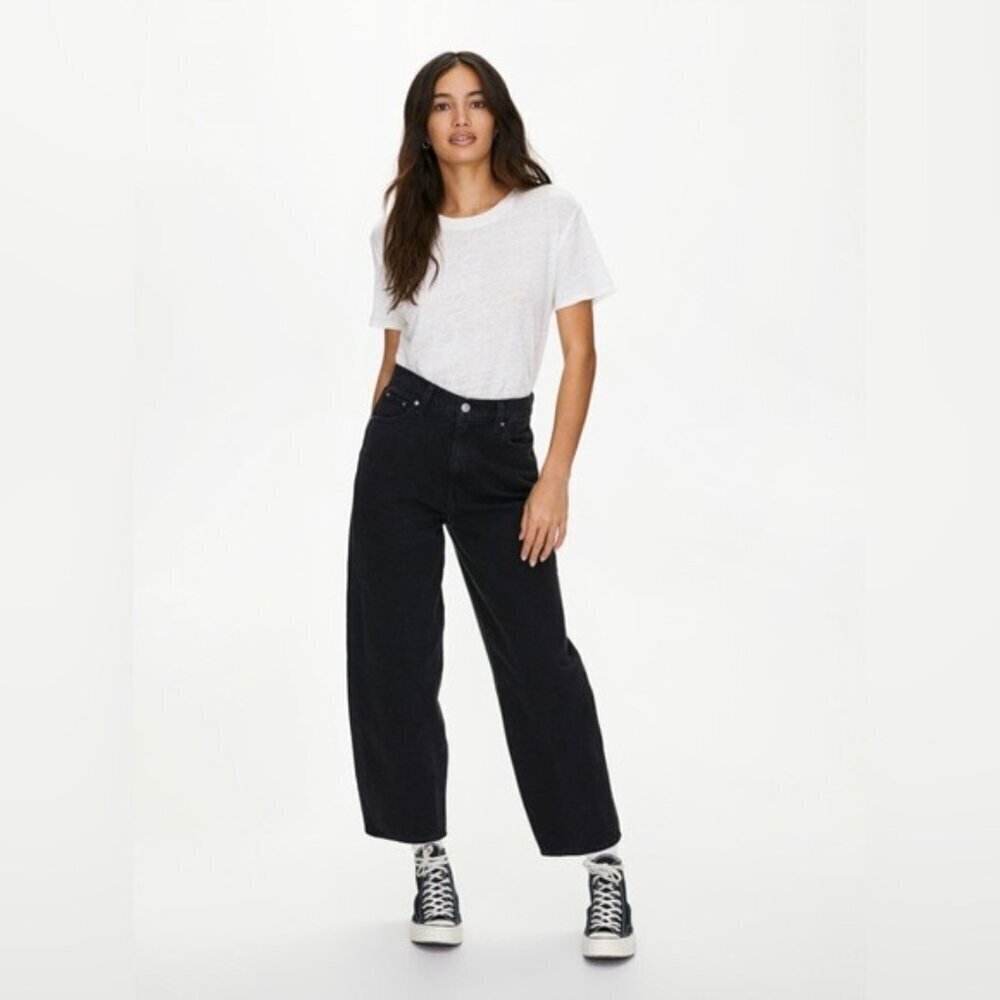 Levi’s Premium Sold At Aritzia Balloon leg in black women’s size 24 Jeans Rigid
